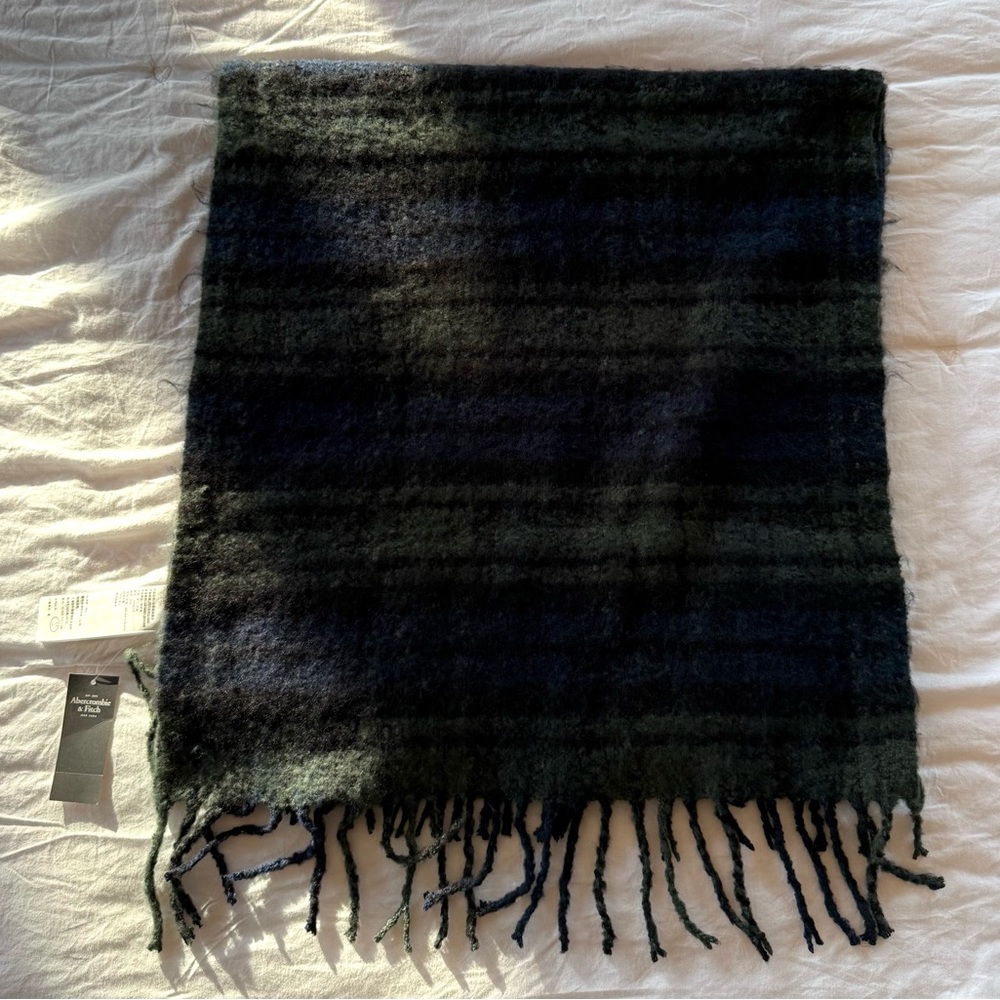 NWT Abercrombie & Fitch Blue & Green Plaid Large Chunky Fringe Scarf